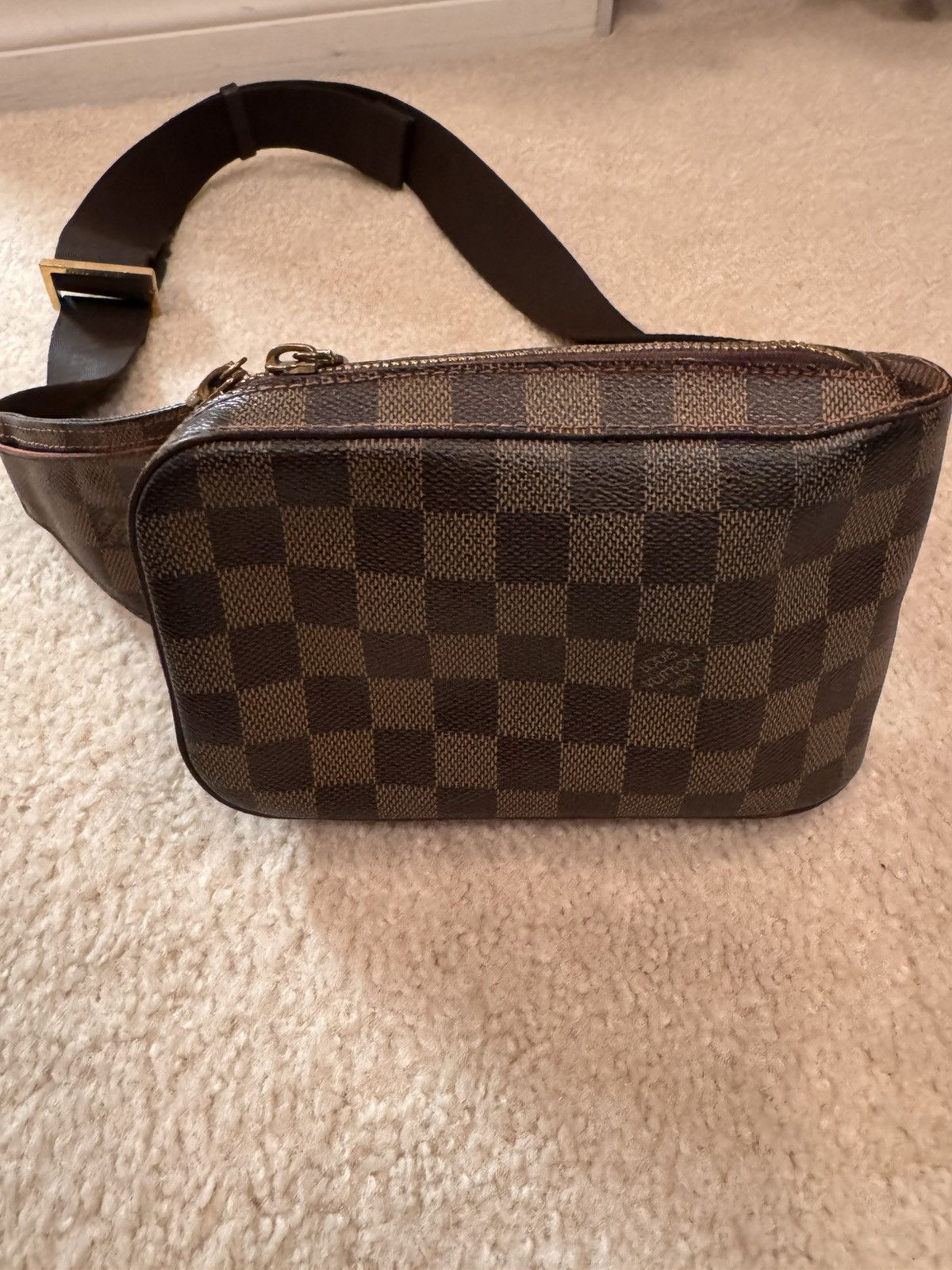 Louis Vuitton Damier sling bag