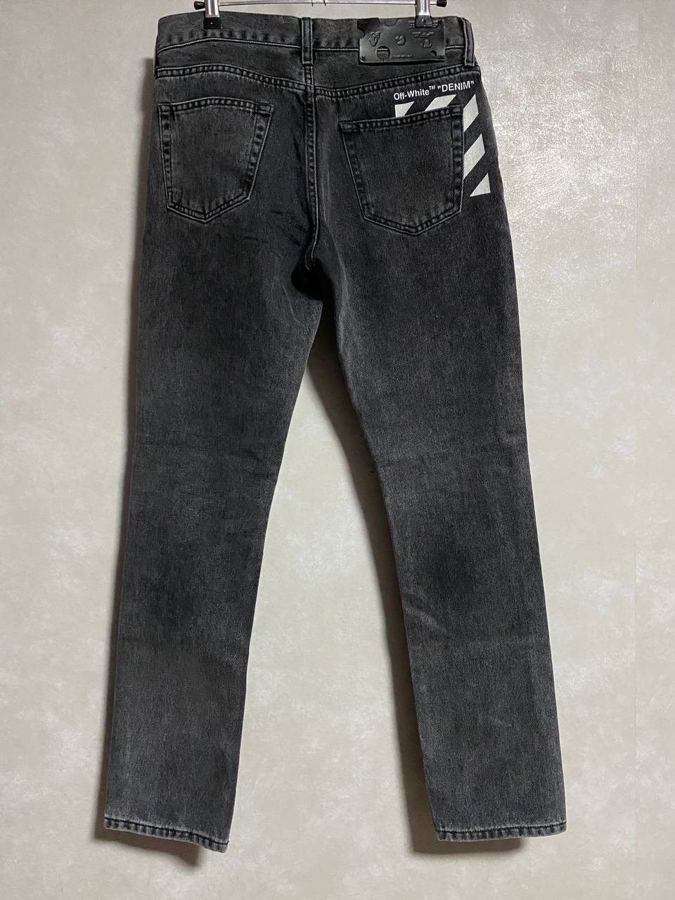 ☑️Off-White Diagonal Print Slim Fit Jeans