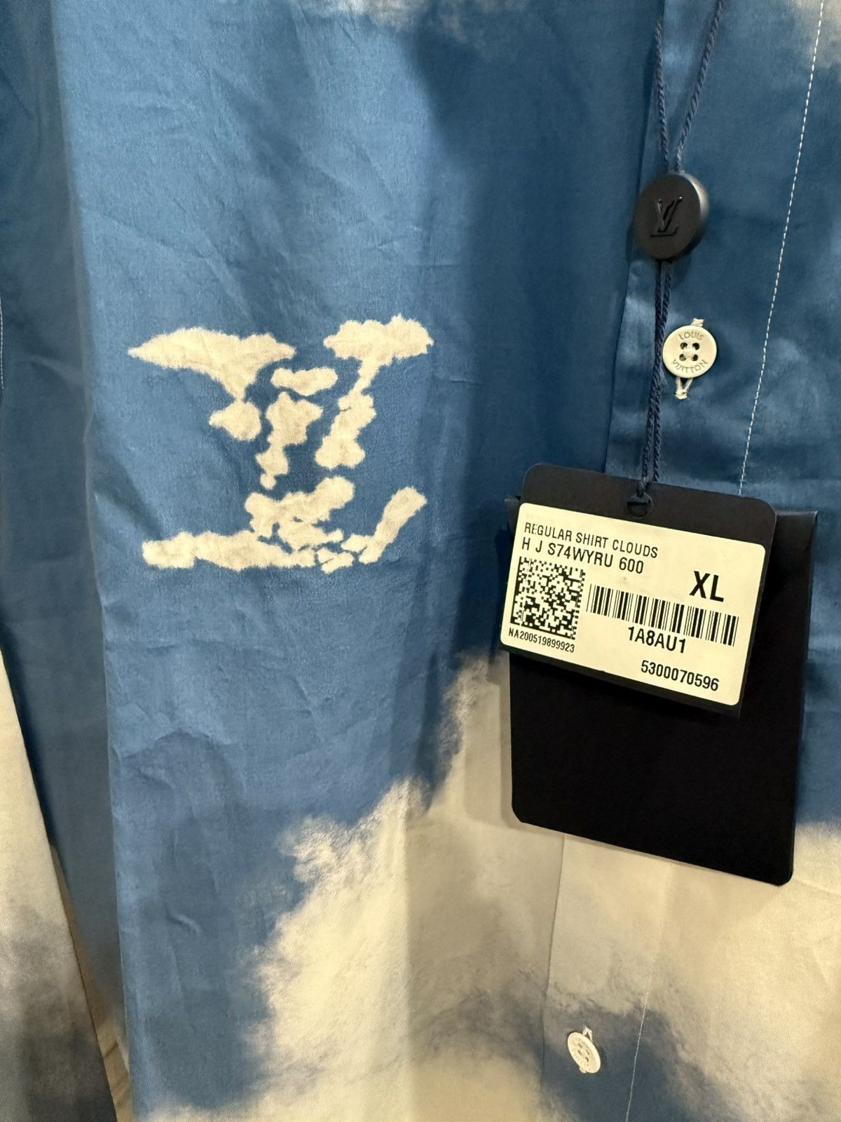 Louis Vuitton Louis Vuitton Blue Clouds Logo Shirt Size US XL / EU 56 / 4 - 4 Thumbnail