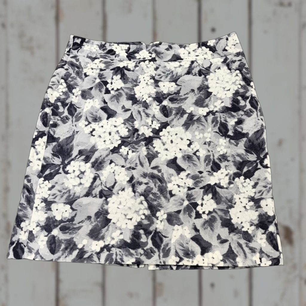 Talbots Talbots Pencil Skirt Women’s 8P Petite Gray/Ivory Floral Back Slit Zip Midi Skirt Fashion Party/Cocktail Business Casual Women Size 30" / US 8 / IT 44 - 1 Thumbnail