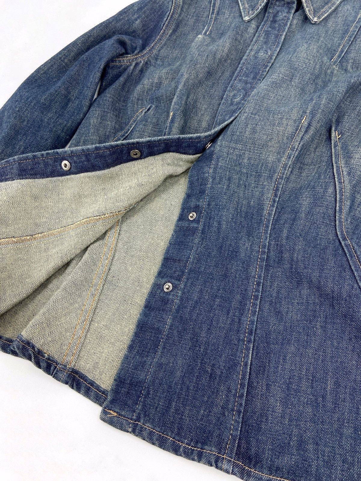 Gucci GUCCI by Tom Ford FW 2001 Washed Denim Buttoned Jacket Shirt Size S / US 4 / IT 40 - 8 Thumbnail