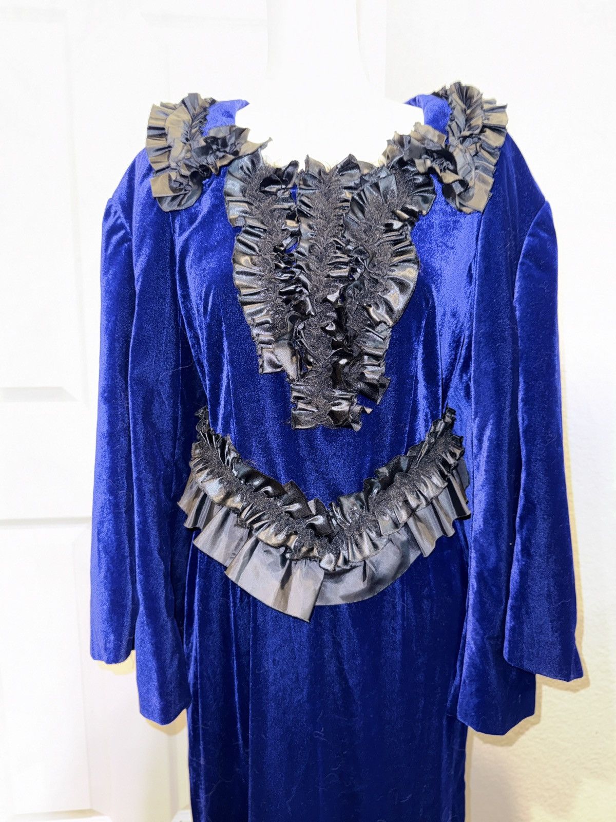 Comme des Garcons Comme des Garçons Archival Four-Sleeve Velvet Dress S $2,945 Size S / US 4 / IT 40 - 3 Thumbnail