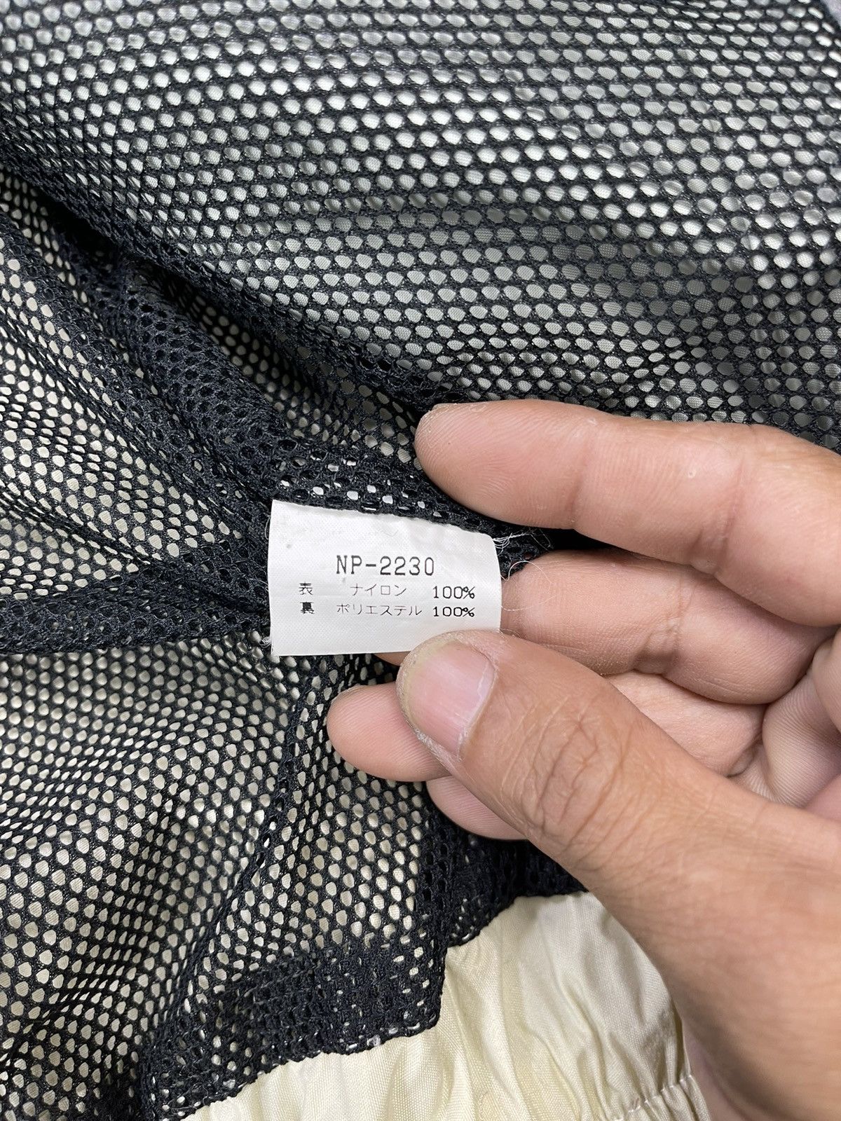 The North Face Vintage The North Face Pocketable Windbreaker Jackets Size US L / EU 52-54 / 3 - 11 Thumbnail