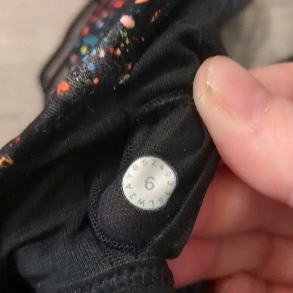 Lululemon Lululemon flowerescent multi/black find focus bra size 6 Size ONE SIZE - 5 Thumbnail