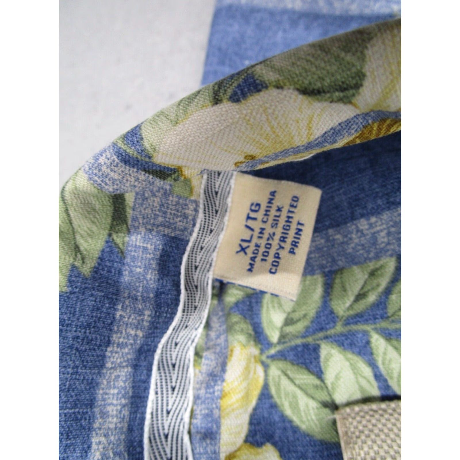 Tommy Bahama Tommy Bahama Hawaiian Shirt Mens XL Blue Floral Silk Button-Up Short Sleeve Tiki Retro Beach Size US XL / EU 56 / 4 - 4 Thumbnail