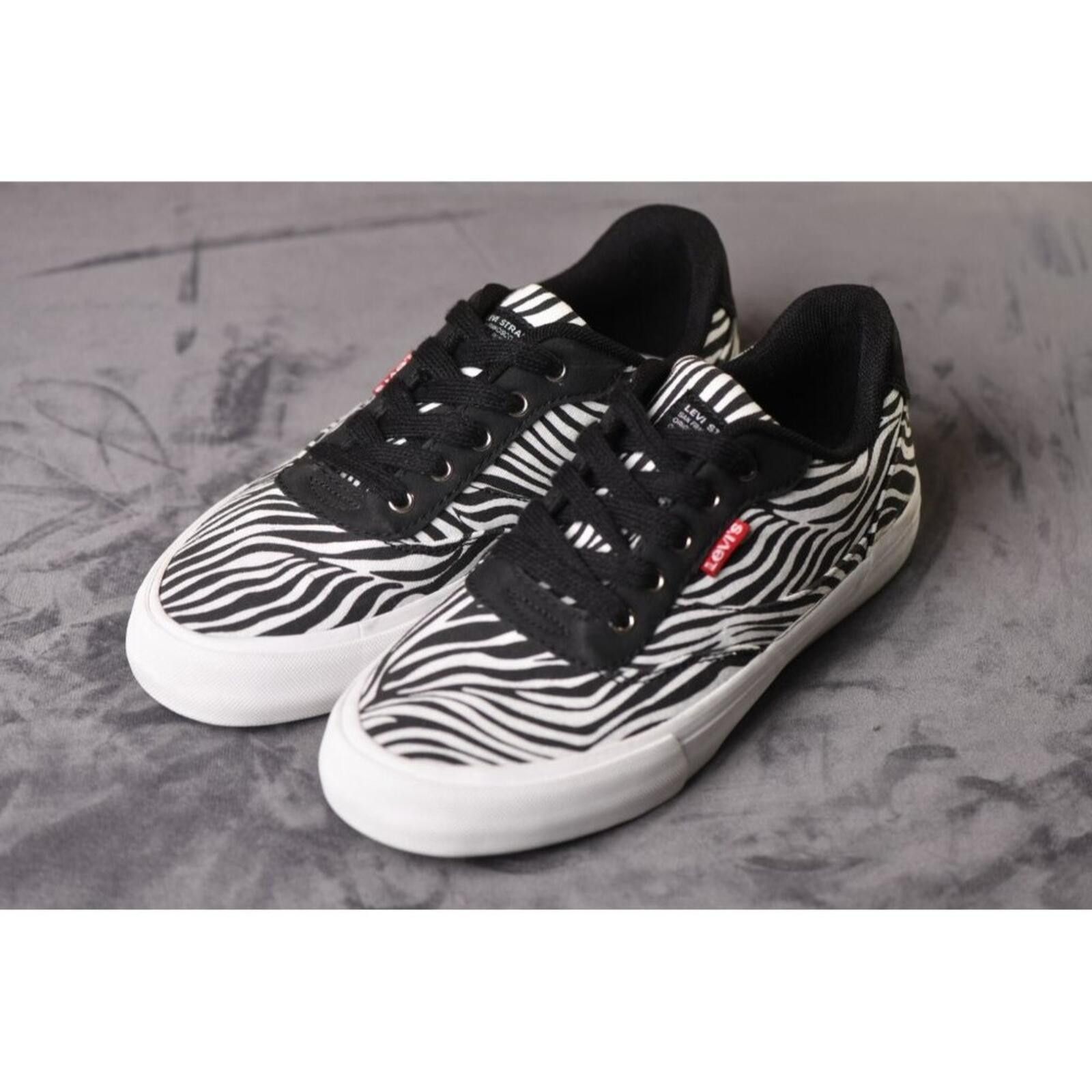 Levi's Levi's Unisex Naya M Zebra Sneaker | Black & White Size US 5 / EU 37 - 4 Thumbnail