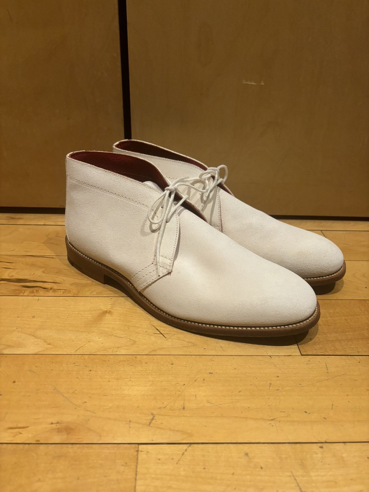 Tricker's TRICKERS white suede chukka boot red interior 10.5 chelsea Size US 10.5 / EU 43-44 - 1 Thumbnail