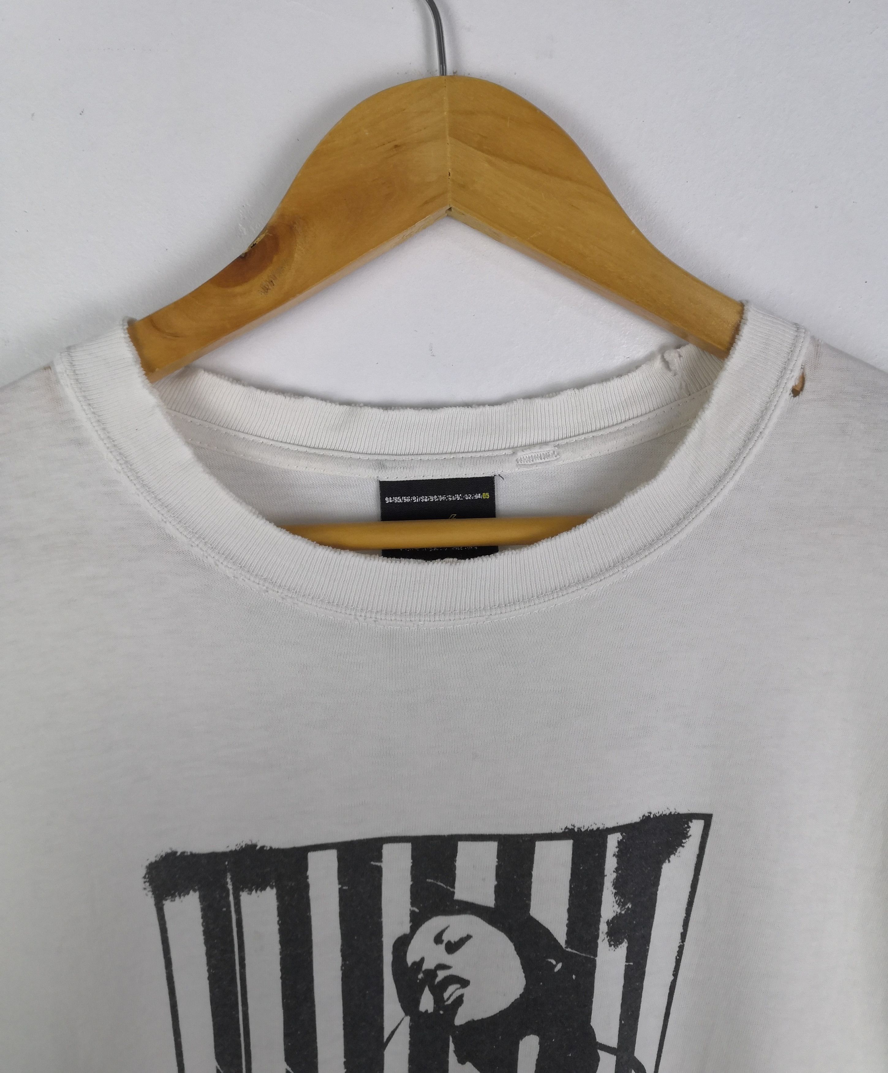 Neighborhood Vintage Neighborhood 2005 Fight Back Distressed Tee Size US M / EU 48-50 / 2 - 8 Thumbnail