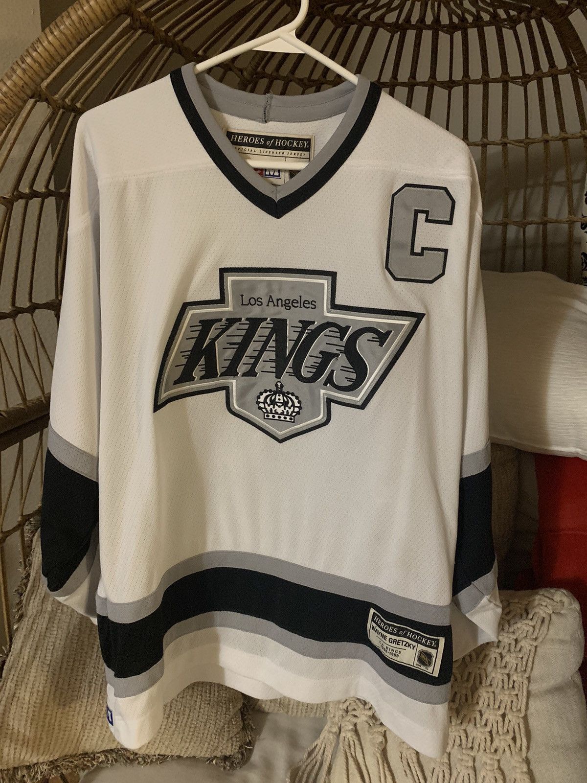 Image of Hockey Jersey Los Angeles Kings Wayne Gretzky 99 Jersey in White, Men's (Size Small)