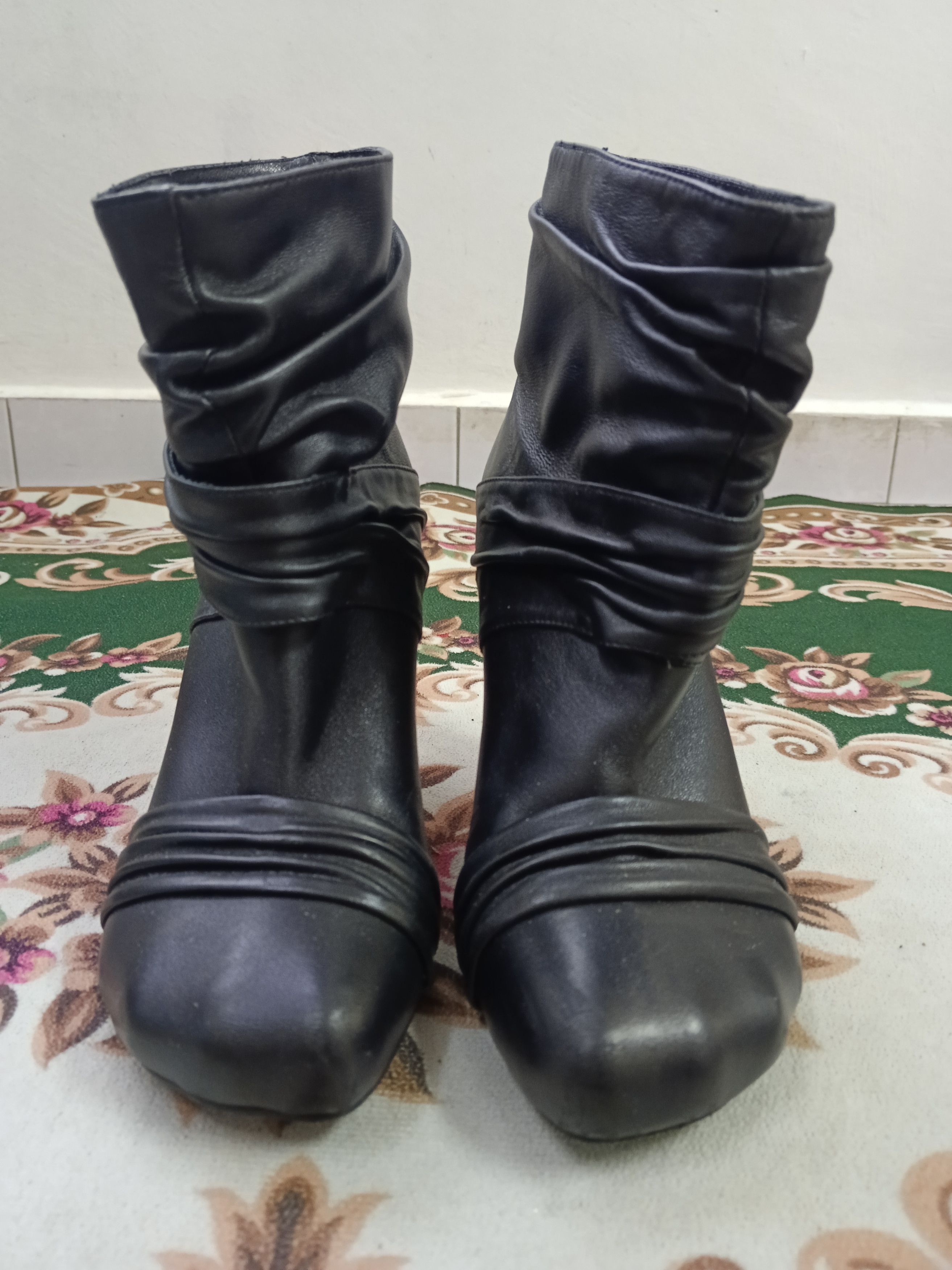 Yohji Yamamoto Yohji Yamamoto Limi Feu Black Ruched Ankle Boots Size US 7 / IT 37 - 2 Thumbnail