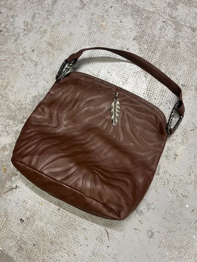 Roberto Cavalli 2000s Roberto Cavalli Brown Handle Leather Relief Savage Bag Size ONE SIZE - 3 Thumbnail