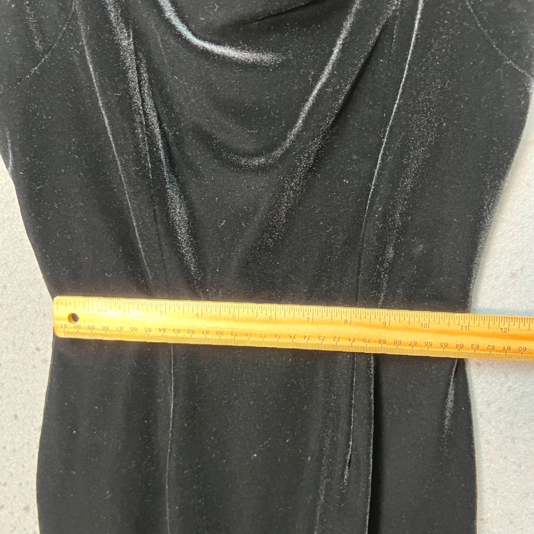French Connection French Connection Womens Mini Dress Black Velvet Sleeveless Size 4 Party/Cocktail Velvet Dress Short Satin-like? (note: avoid adding). Size S / US 4 / IT 40 - 6 Thumbnail
