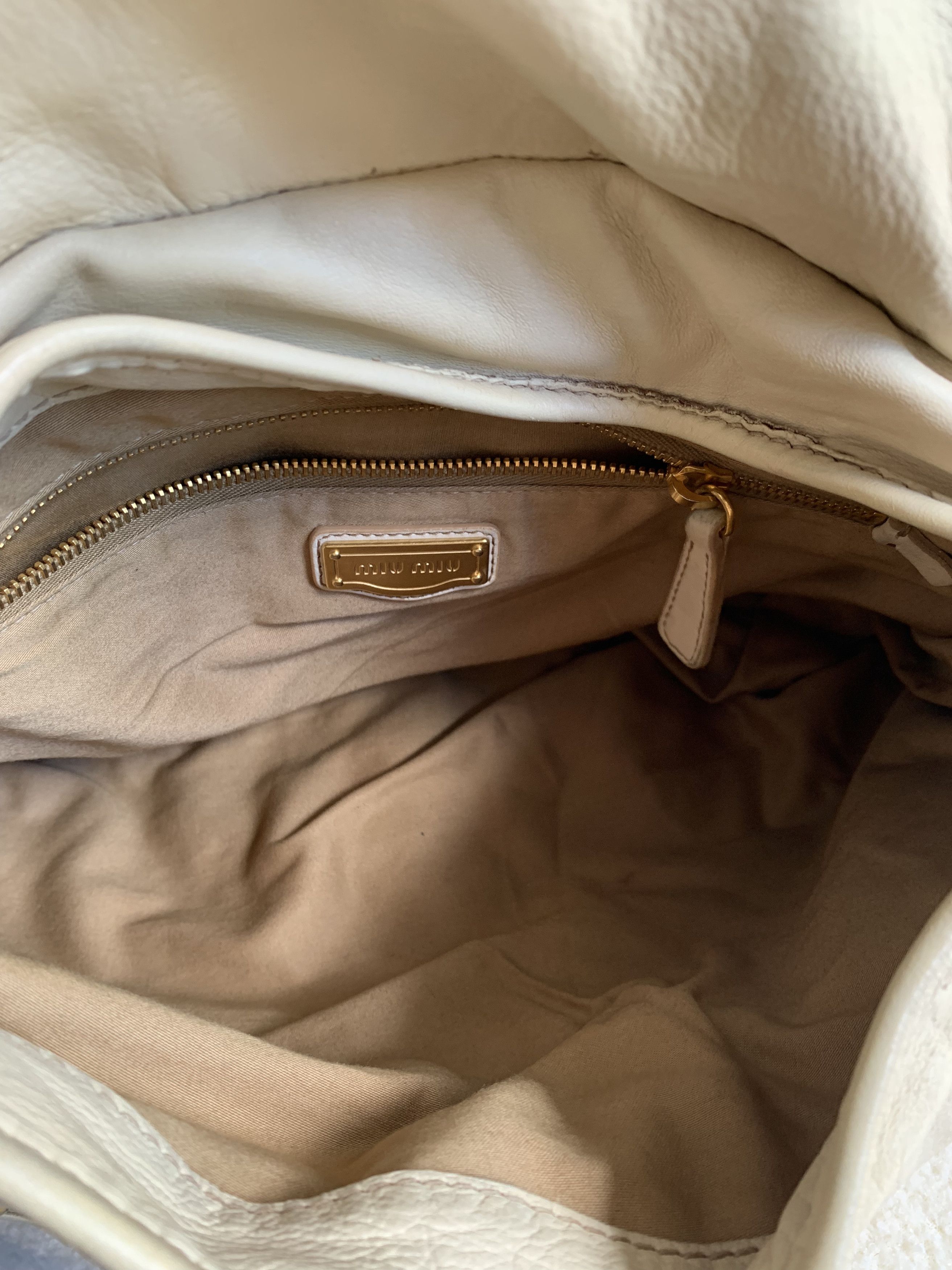 Miu Miu Miu Miu Matelassé Coffer 2 Ways Bag White Size ONE SIZE - 19 Thumbnail