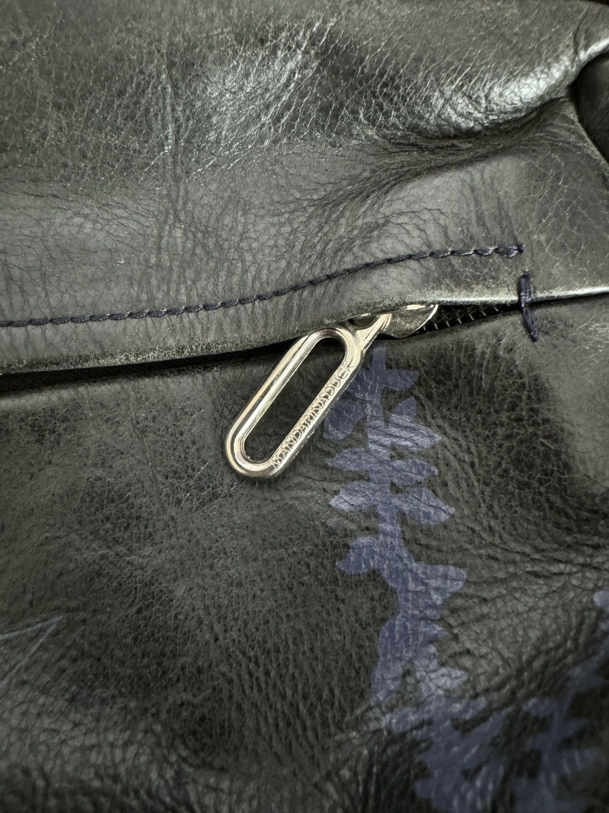 Mandarina Duck Mandarina Duck black leather printed shoulder crossbody bag Size ONE SIZE - 8 Thumbnail