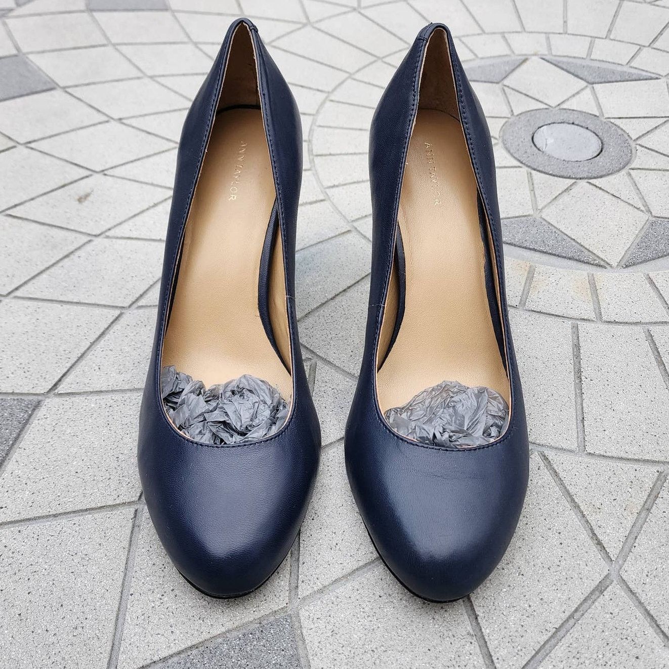 Ann Taylor Ann Taylor Classic Round Toe Leather Pumps Heels 9.5 Size US 9.5 / IT 39.5 - 3 Thumbnail