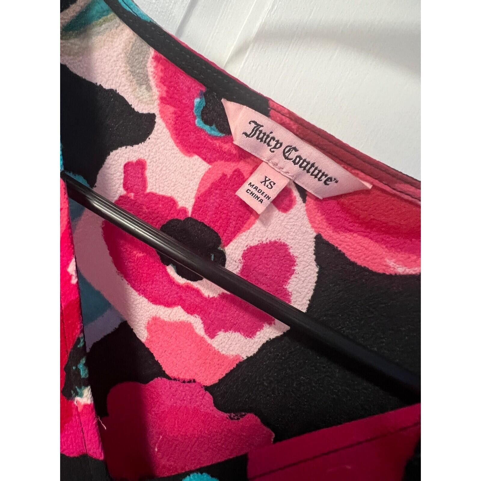 Juicy Couture Jeans Juicy Couture Floral Blouse VNeck Tie Knot 3/4 Sleeve Top XS Size XS / US 0-2 / IT 36-38 - 5 Thumbnail