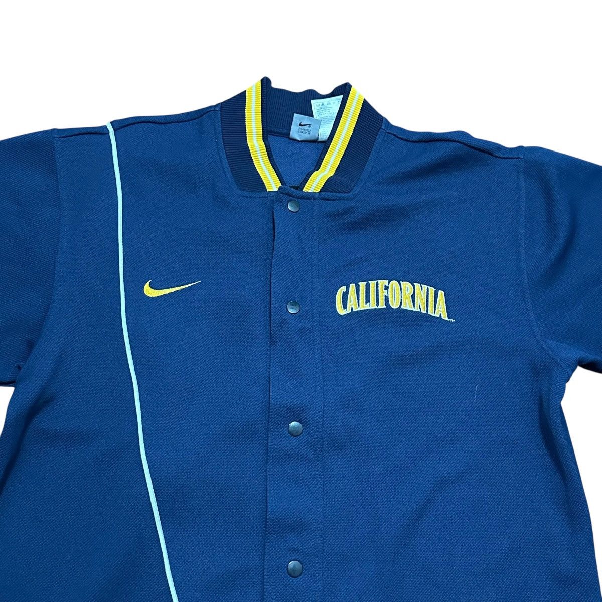 Nike Vintage Nike California Bears Basketball Shirt Warm Up Size US L / EU 52-54 / 3 - 3 Thumbnail