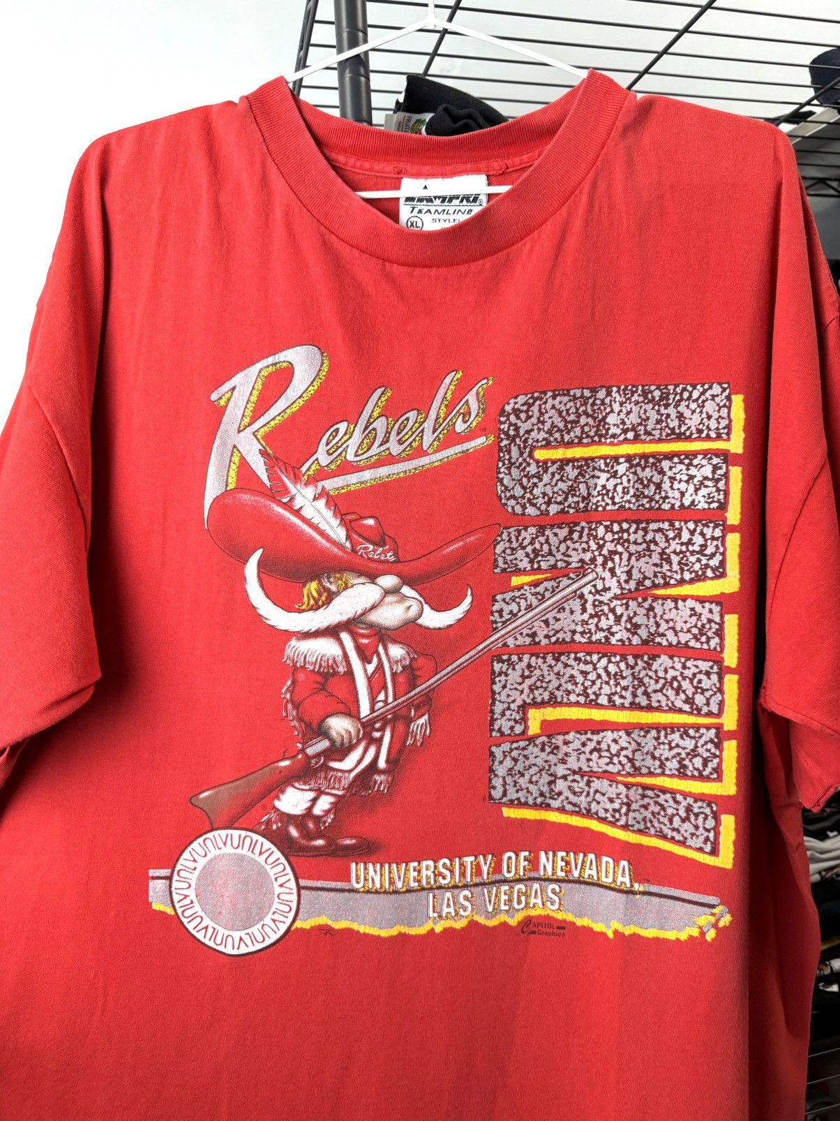 Vintage 1990’s UNLV Rebels Nevada Las Vegas T Shirt Size US XL / EU 56 / 4 - 2 Thumbnail