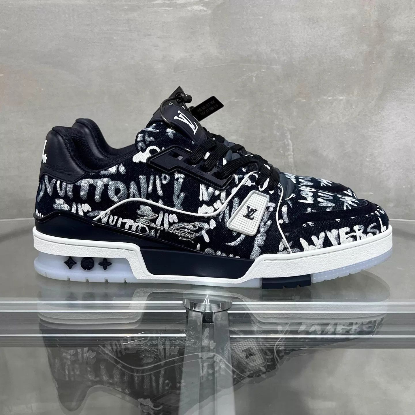 Louis Vuitton Louis Vuitton x Nigo Trainer FW25 Blue Graffiti UK9 43 Size US 10 / EU 43 - 4 Thumbnail