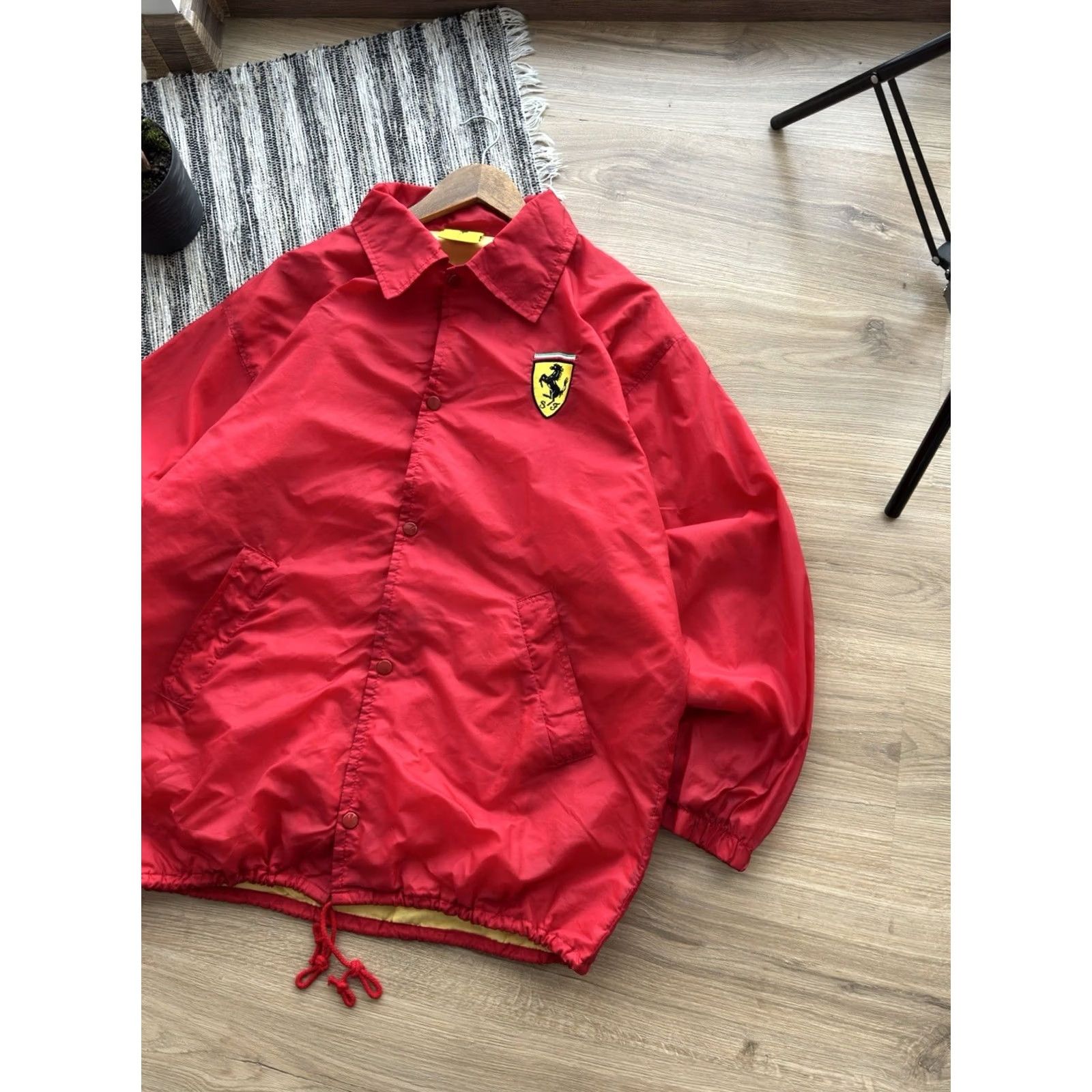 Ferrari VINTAGE Ferrari 1995 Scuderia Racing Formula 1 Red Coach Jacket Size L Men Size US L / EU 52-54 / 3 - 4 Thumbnail