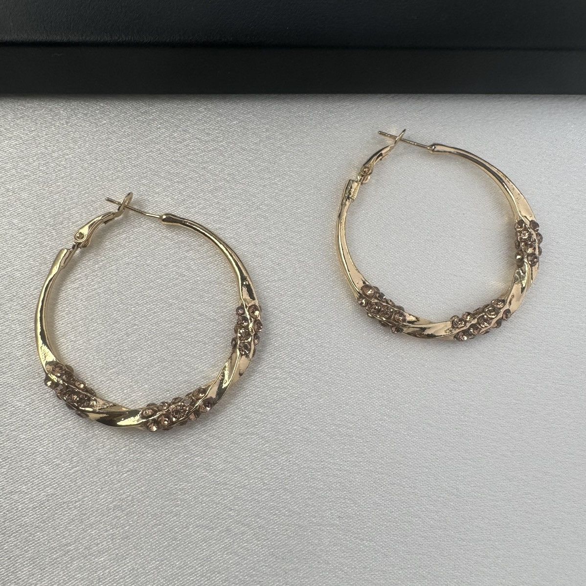 Designer Elegant Twisted Gold Hoop Earrings for Women Size ONE SIZE - 1 Thumbnail