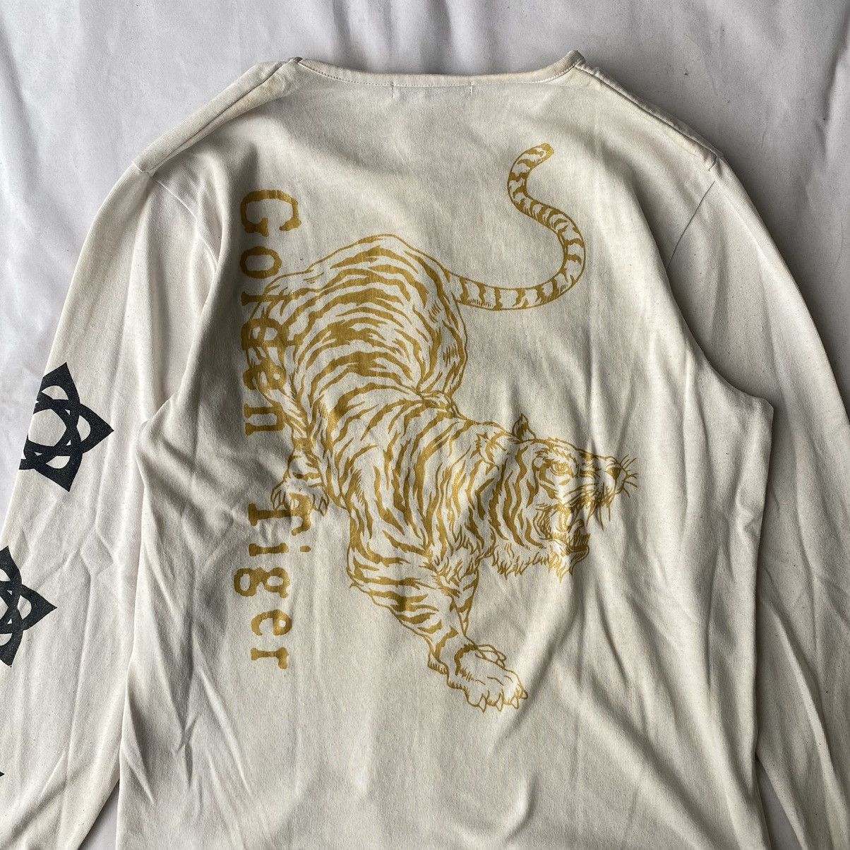 If Six Was Nine × Japanese Brand × Le Grande Bleu (L.G.B.) Japanese Style White Golden Panthera Tigris Long Sleeve Tees Size US L / EU 52-54 / 3 - 8 Thumbnail