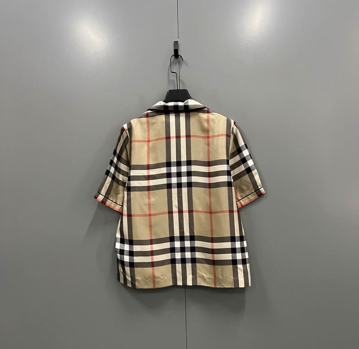 Burberry Burberry Classic Check Short-Sleeve Shirt J41 Size XS / US 0-2 / IT 36-38 - 2 Thumbnail