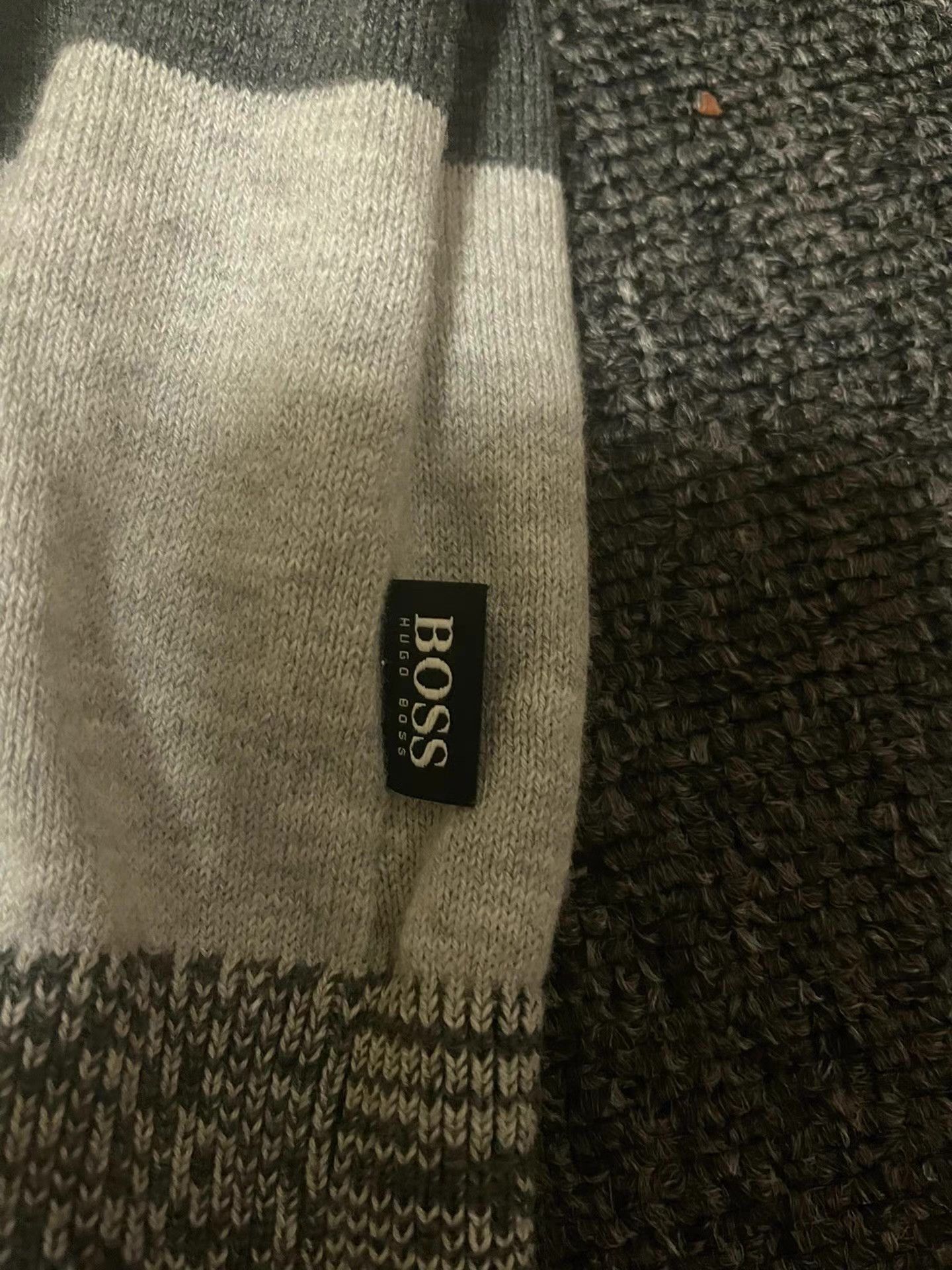 Hugo Boss Hugo Boss V-neck Sweater Q4 Size US L / EU 52-54 / 3 - 7 Thumbnail