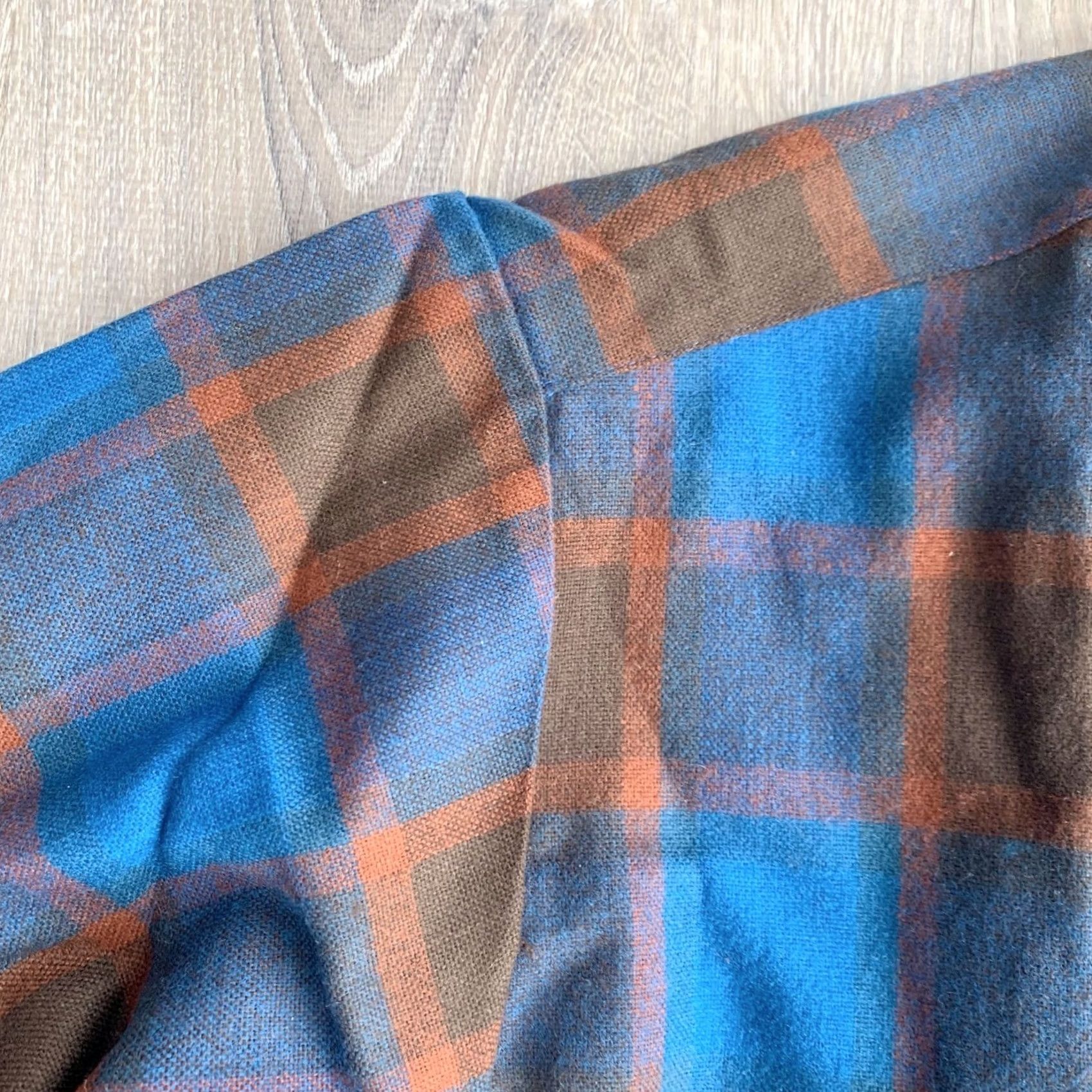 Van Heusen VINTAGE Van Heusen Shirt Plaid Long Sleeve XL Blue Brown Winterweights NWT NWT Button-Up Mens Shirt Size US XL / EU 56 / 4 - 2 Thumbnail