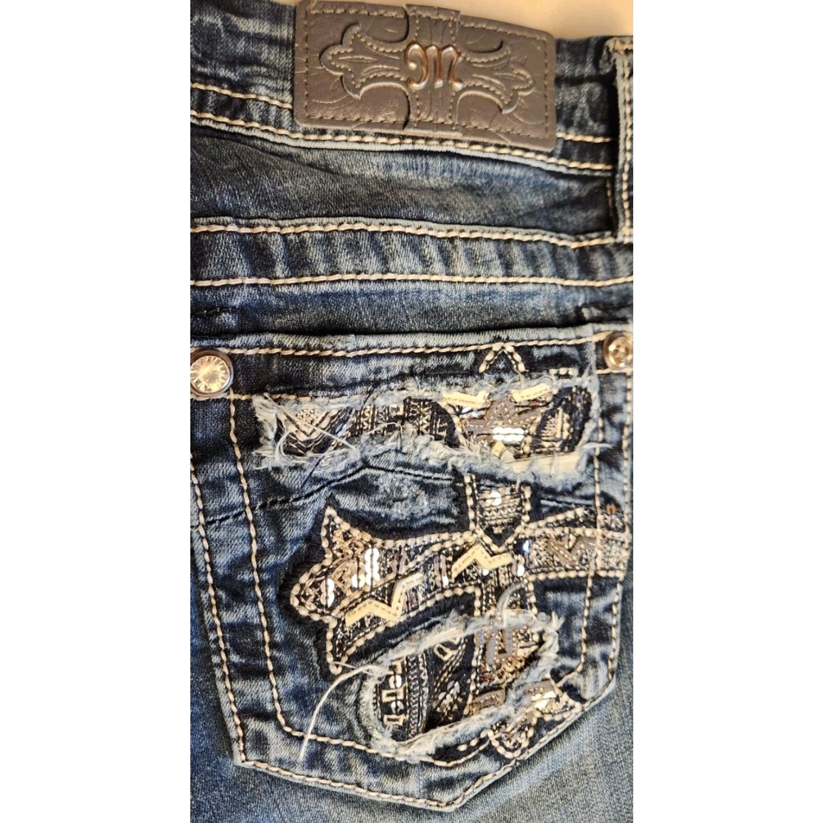 Miss Me MISS ME Easy Crop Jeans Women's 28 Denim Cross Pockets Mid-Rise Jeans Professionals? Size 28" / US 6 / IT 42 - 6 Thumbnail