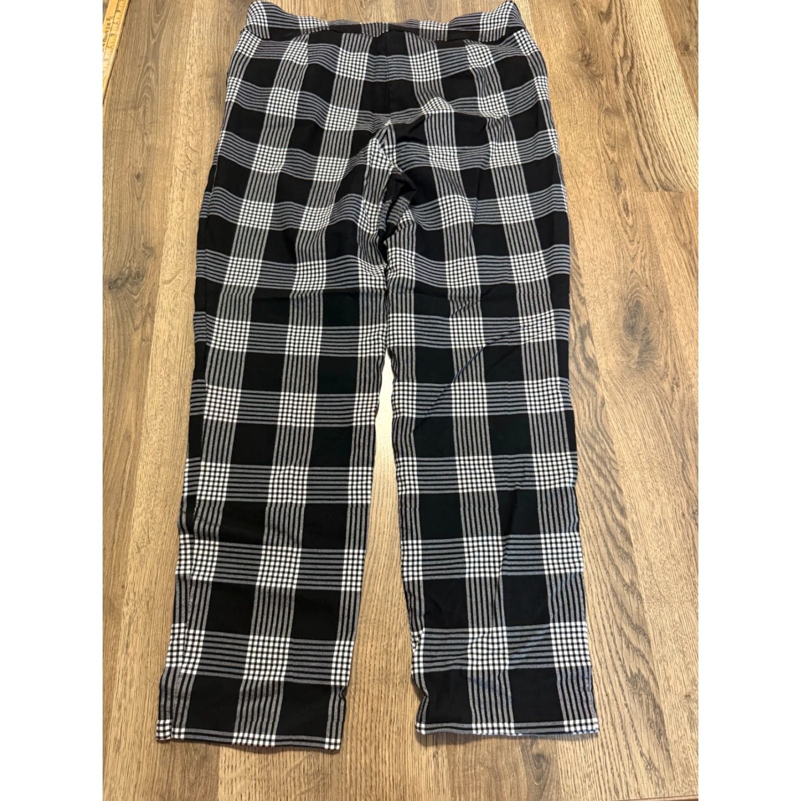 Vintage Terra & Sky Pants Women's 14W Black White Plaid Pull On Regular Inseam 29 in Flat Front Ankle Pants Size 36" / US 14 / IT 50 - 2 Thumbnail