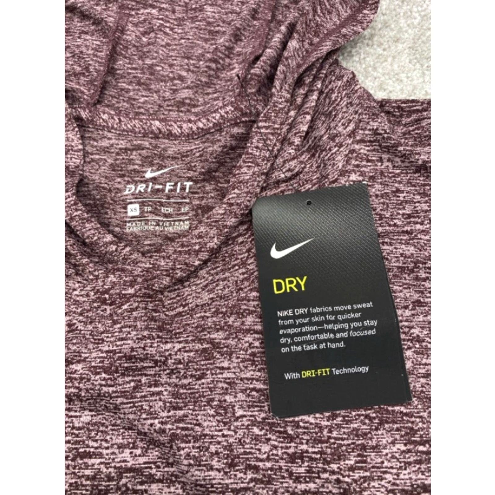 Nike VINTAGE Nike Women’s XS Legend Dri-fit Training Hoodie Heather Maroon 902098-653 Size XS / US 0-2 / IT 36-38 - 4 Thumbnail