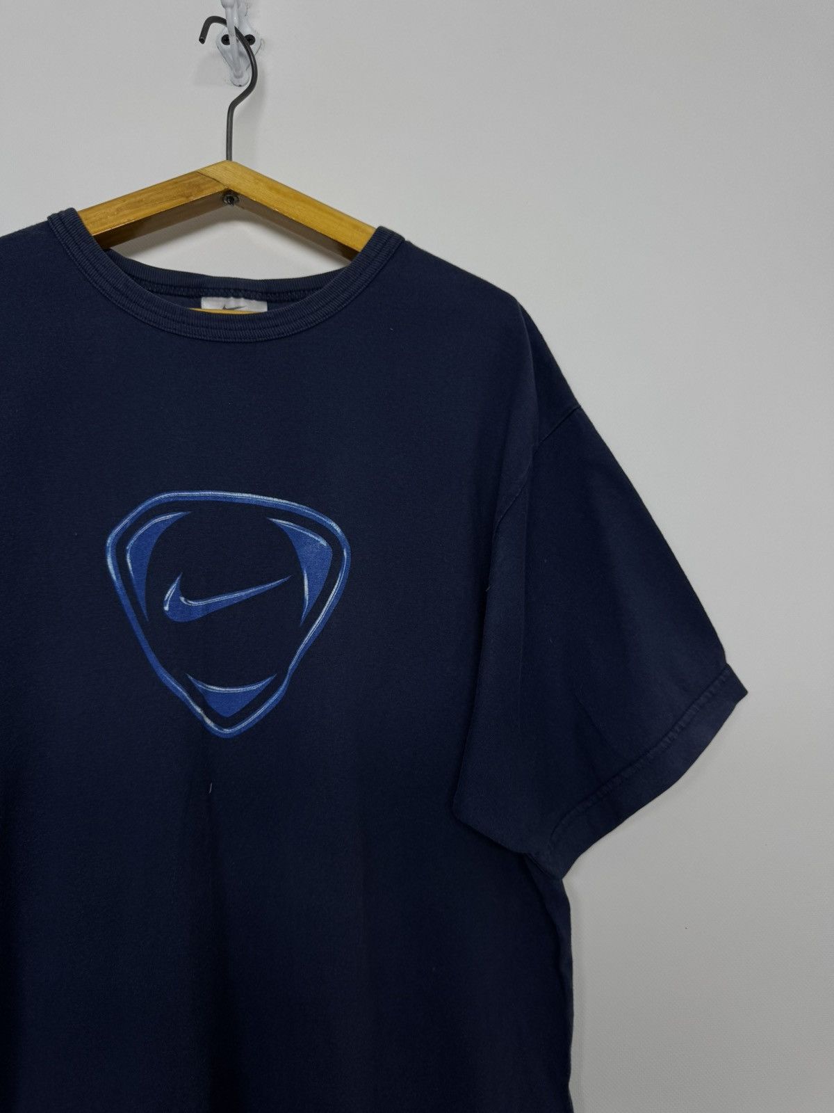Nike Vintage Nike y2k swoosh navy tee big logo 00’s Size US L / EU 52-54 / 3 - 6 Thumbnail