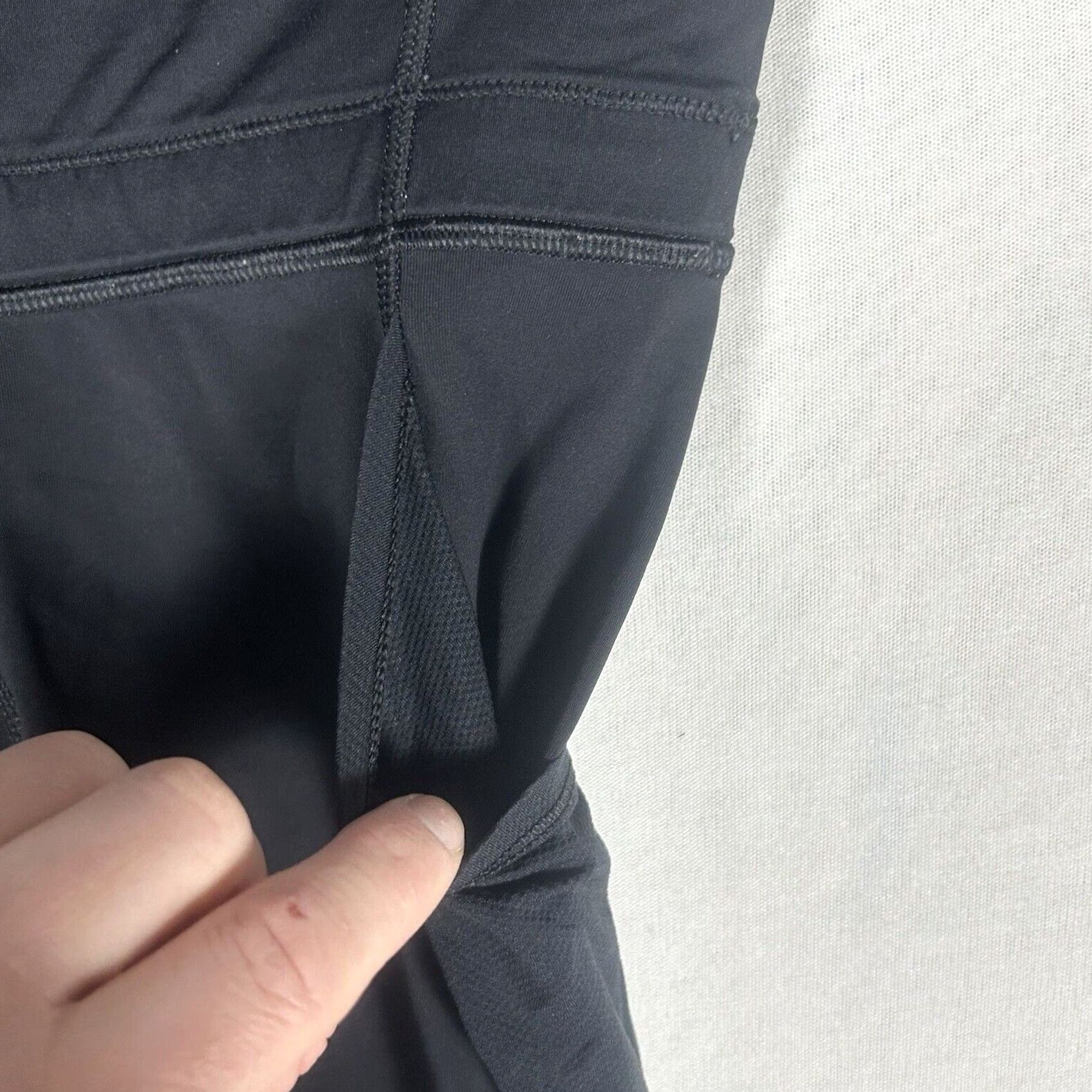 Lululemon Lululemon Black High Waist Capri Leggings Womens Size 4 Stretch Gym Athletic Run Size 42" / US 20 - 2 Thumbnail