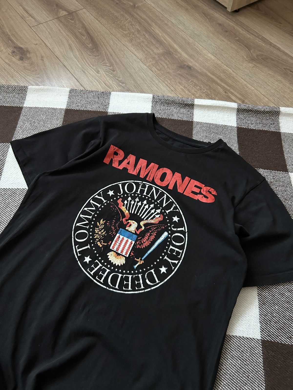 Band Tees Ramones 1,2,3,4 big logo tour shirt mens 2018 Size US S / EU 44-46 / 1 - 2 Thumbnail