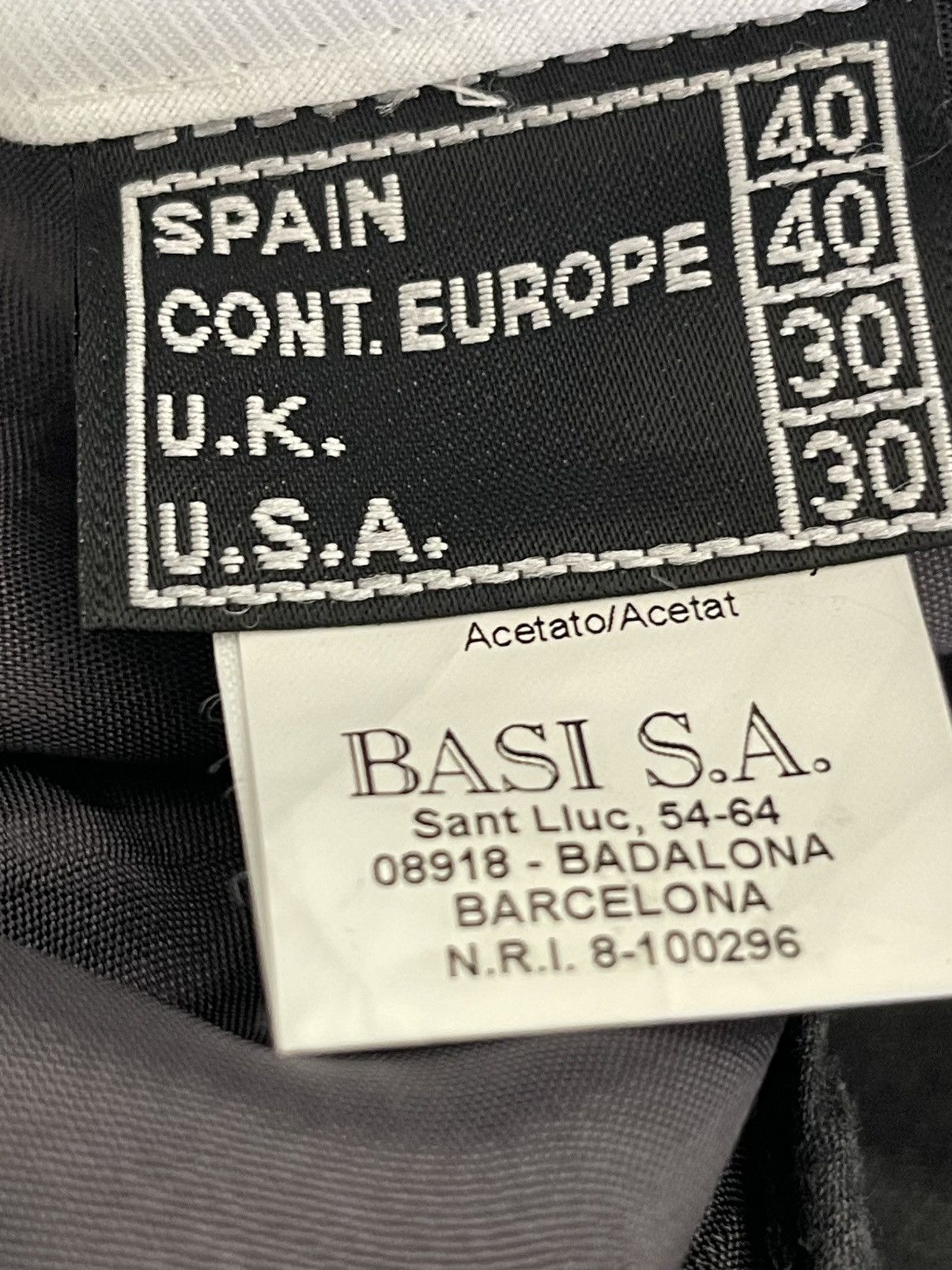 Designer Armand Basi Barcelona men’s suit 48 Size 48R - 8 Thumbnail