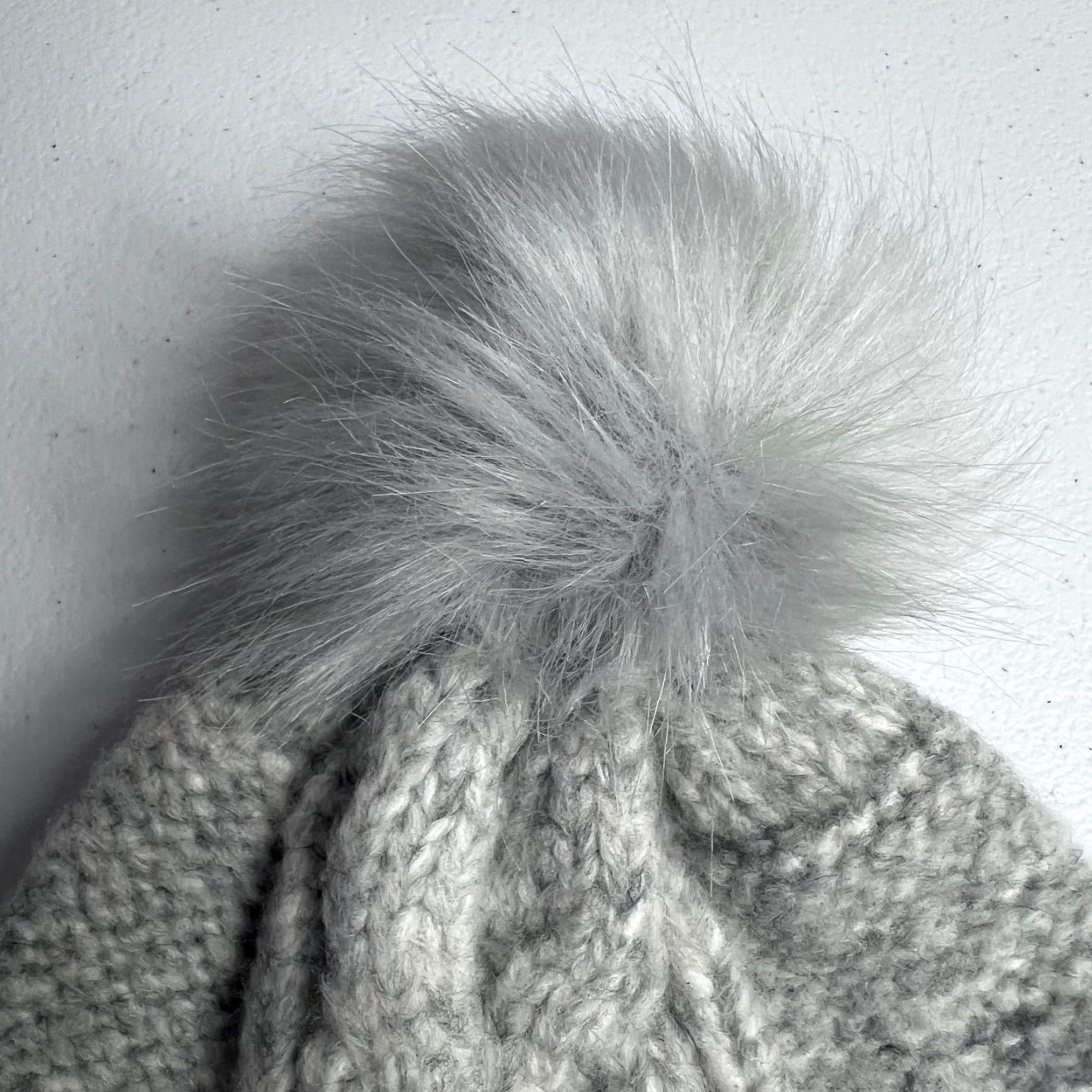 Express Express Beanie Women's One Size Gray Faux Fur Pom Cable Knit NEW Size ONE SIZE - 3 Thumbnail