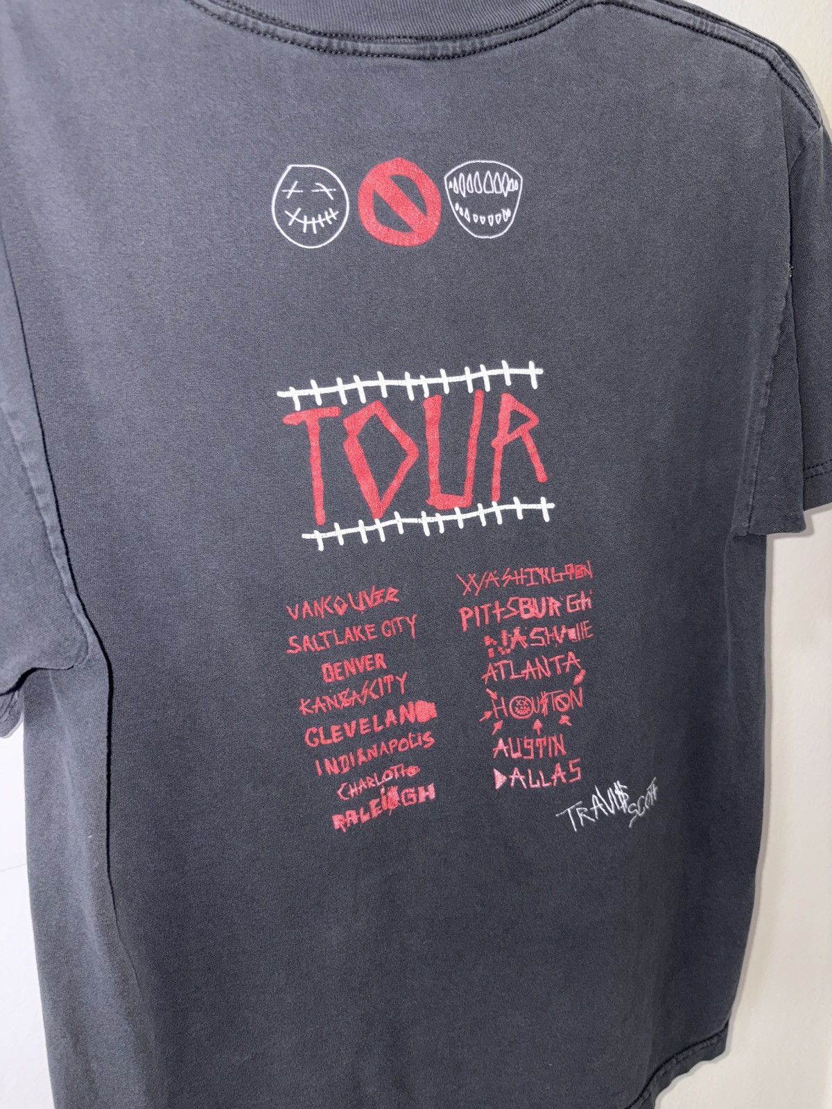 Travis Scott Travis Scott 2014 tour tee Size US M / EU 48-50 / 2 - 3 Thumbnail