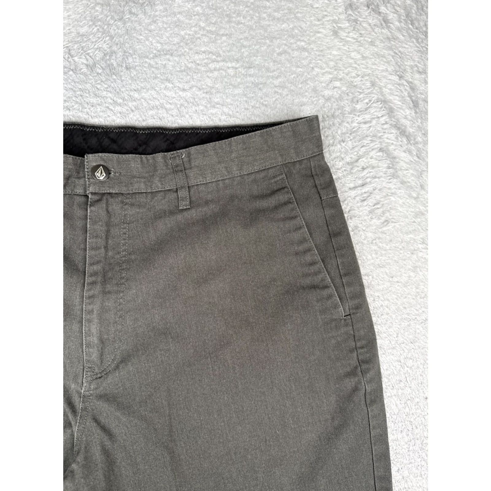 Volcom Volcom Mens 36 Gray Canvas Chino Shorts Flat Front Inseam 11 Casual Summer Skate Pockets Relaxed Fit Regular Rise Mid Vintage No Size US 36 / EU 52 - 5 Thumbnail
