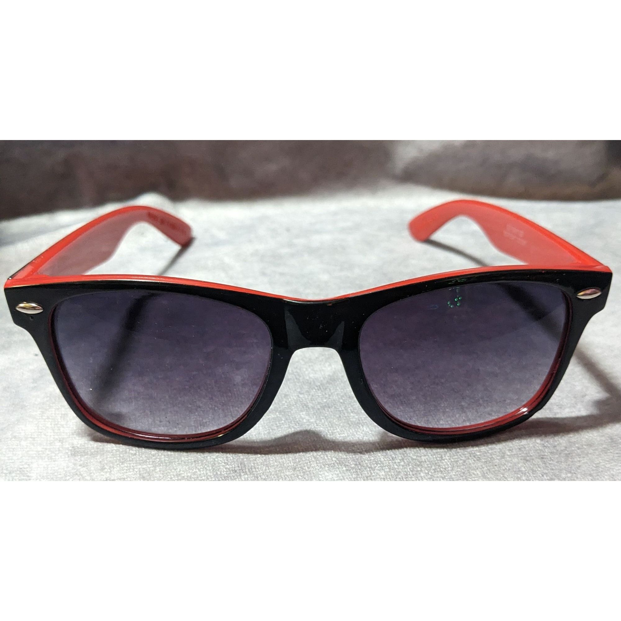 Other Red And Black Classic Retro GAF Branded Sunglasses Size ONE SIZE - 1 Thumbnail