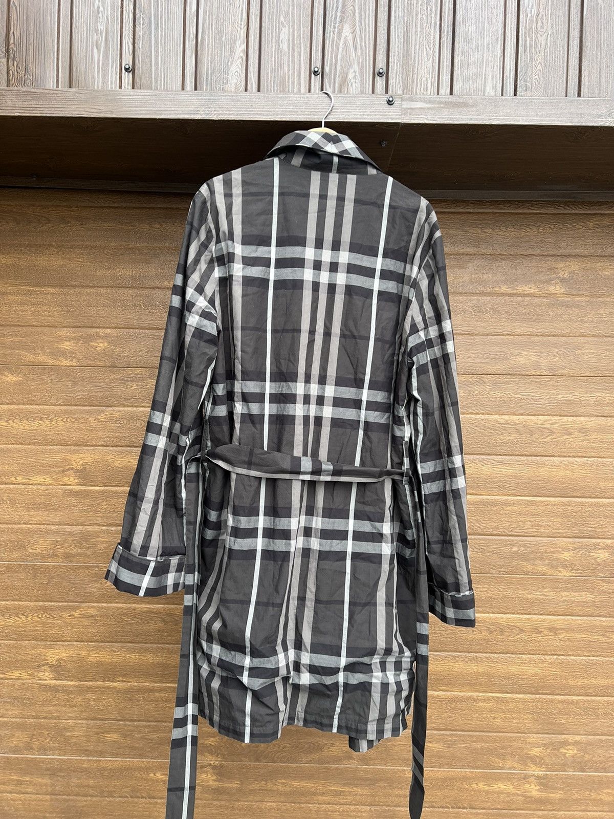 Burberry Burberry Body Light coat Size US L / EU 52-54 / 3 - 4 Thumbnail