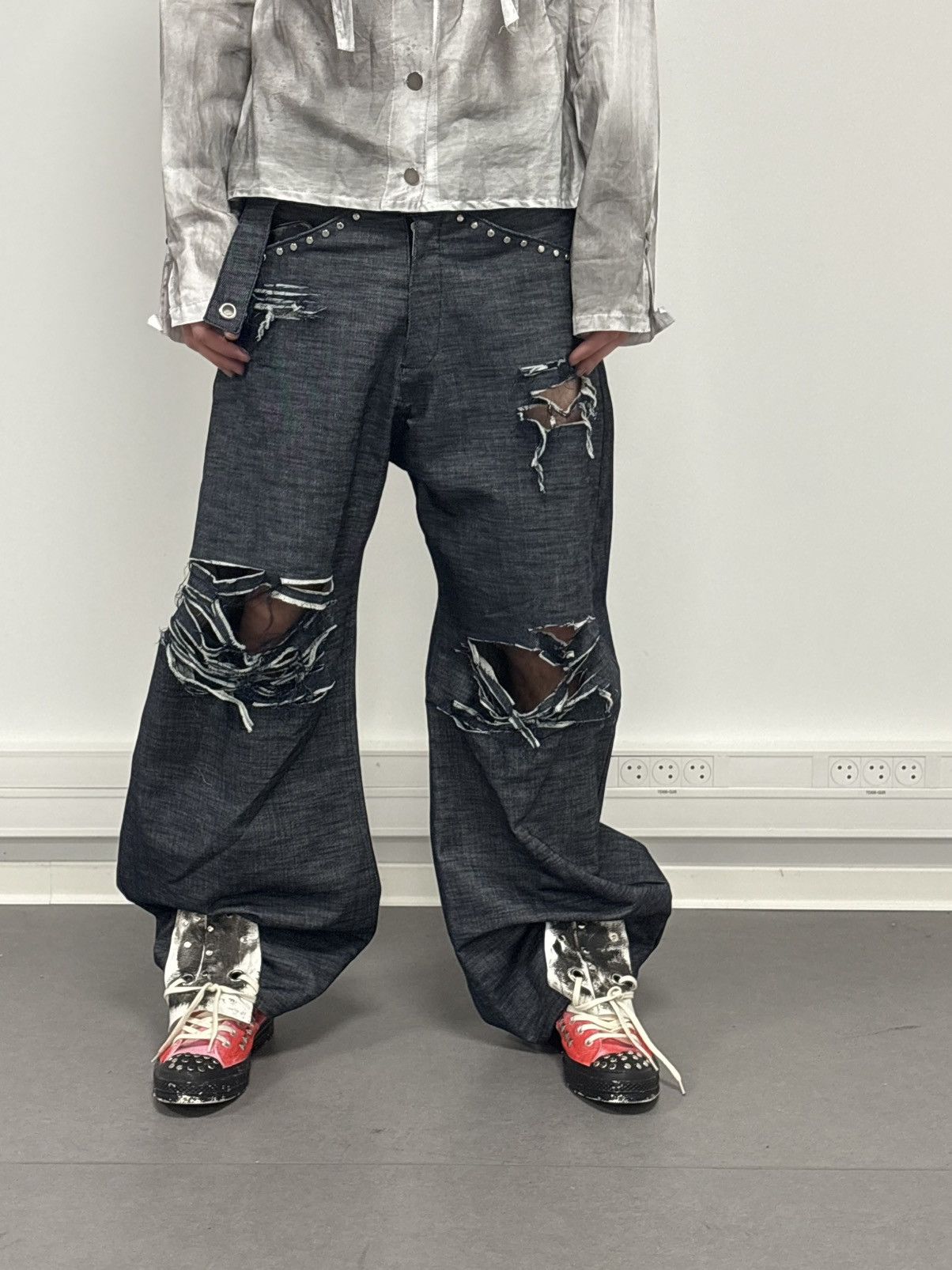Other Destroyed baggy jeans Size US 26 / EU 42 - 2 Thumbnail