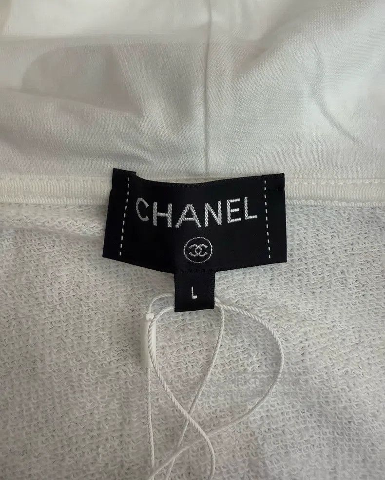 Chanel Chanel White camelia graffiti hooded jacket Size L / US 10 / IT 46 - 4 Thumbnail