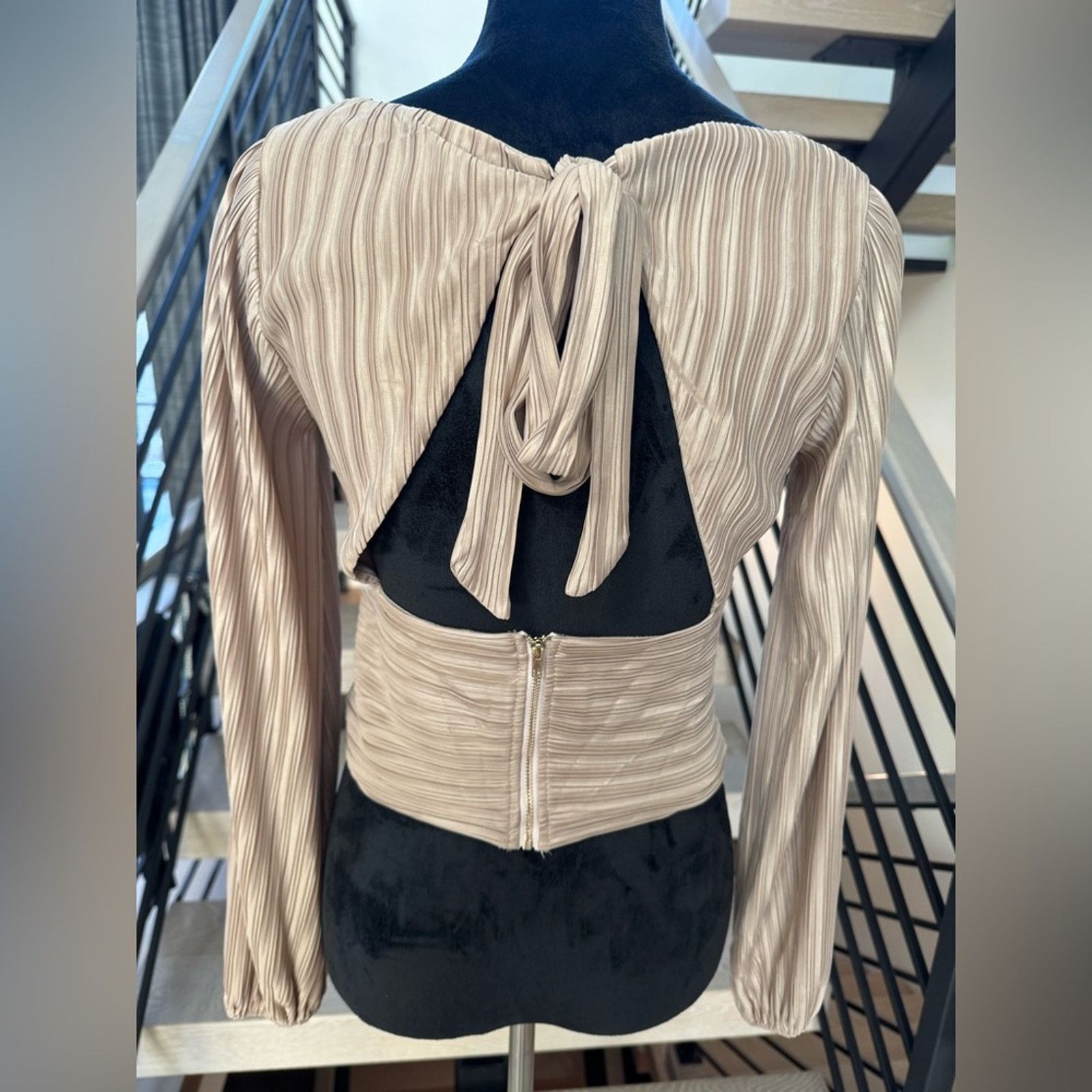 Other New Elegant Beige Long Sleeve Women's Top size M Size M / US 6-8 / IT 42-44 - 4 Thumbnail