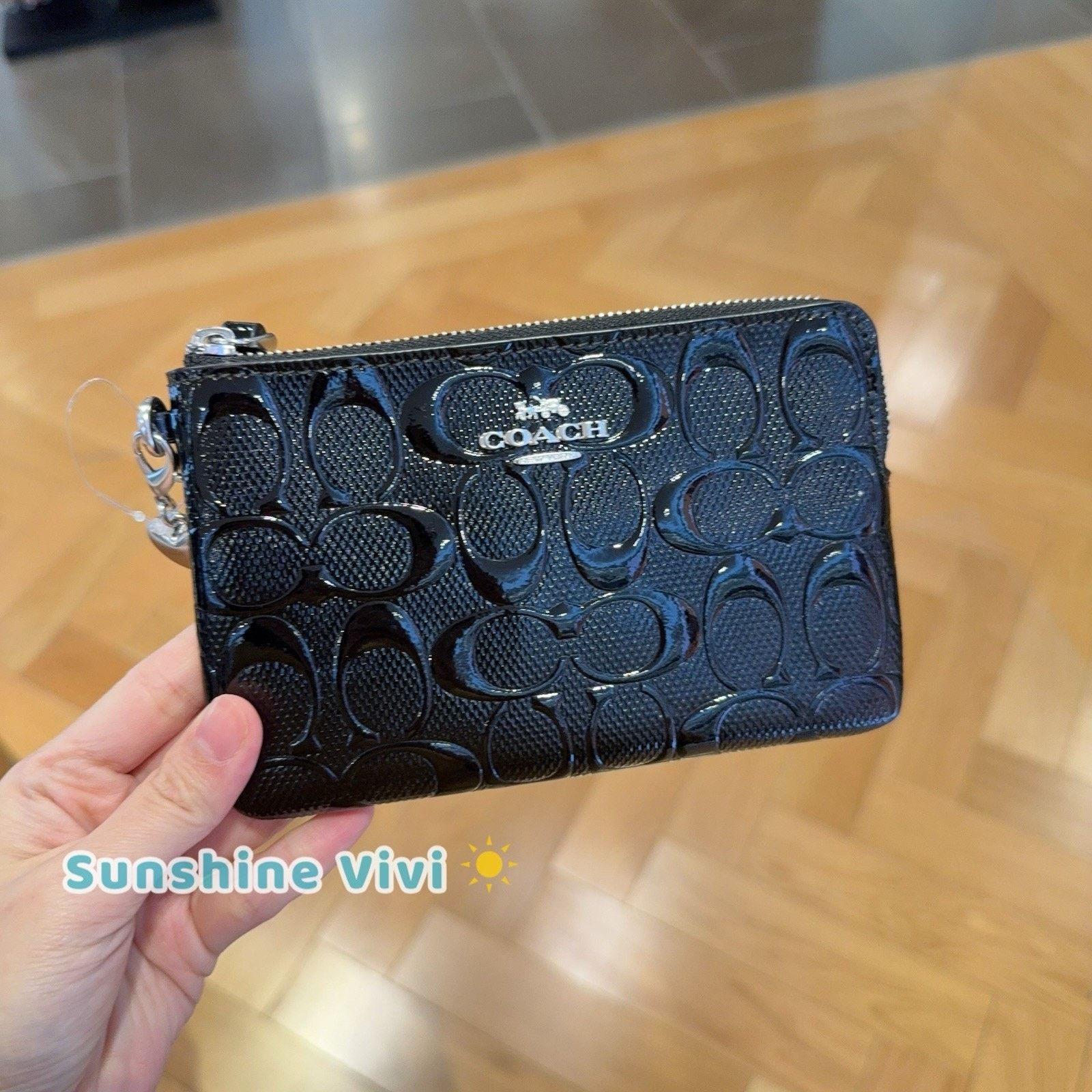Coach NWT COACH Corner Zip Wristlet Heart Charm Black CDY96 Size ONE SIZE - 1 Thumbnail