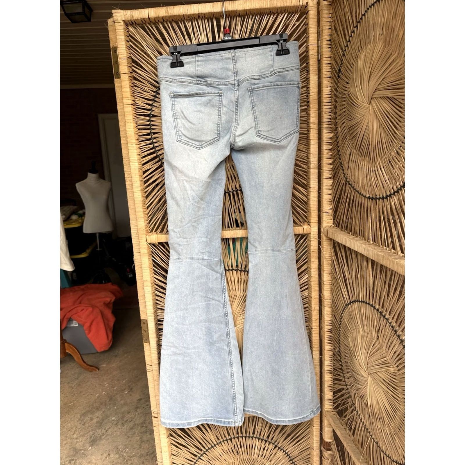 Vintage VINTAGE We The Free Jeans Bell Bottom Flare Low Rise Light Wash 25 Blue Denim Casual Womens Size 42" / US 20 - 4 Thumbnail