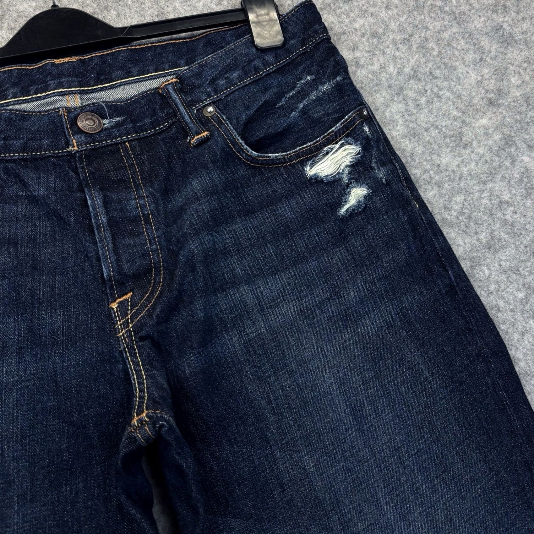 Abercrombie & Fitch Abercrombie & Fitch Jeans W33 L32 Darkwash Distressed Skinny Button Fly Pant Size US 33 - 4 Thumbnail