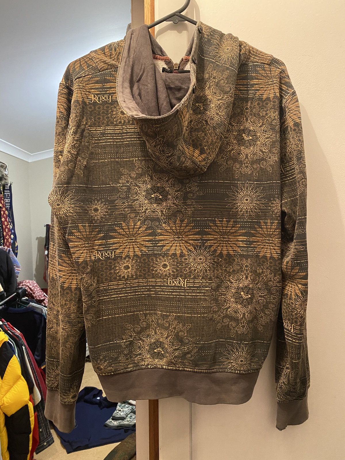 Vintage Vintage Y2K Roxy Surfwear hoodie Size US M / EU 48-50 / 2 - 2 Thumbnail