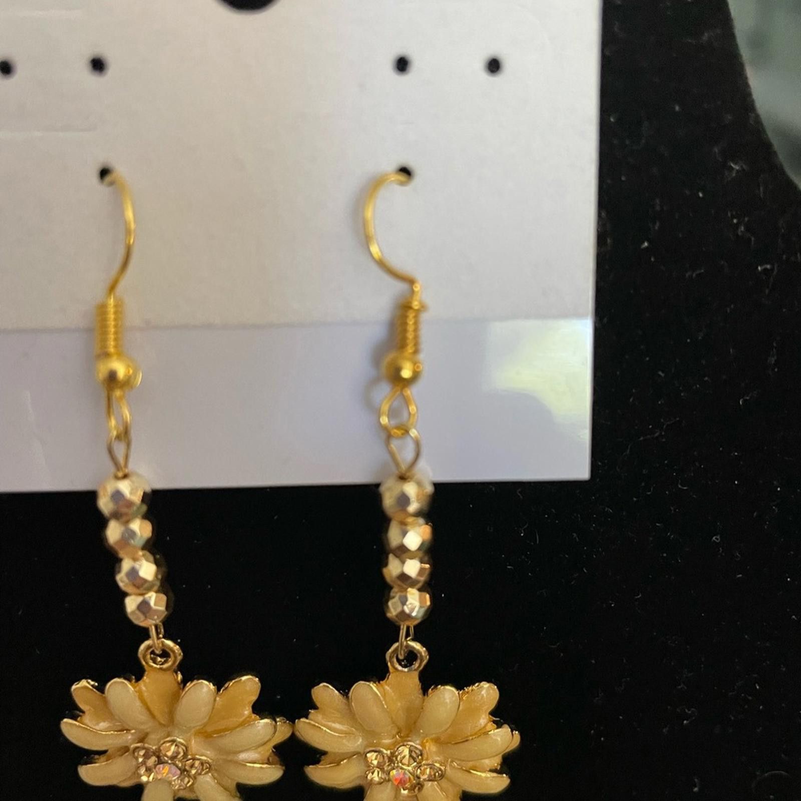 2120 Handcrafted Handcrafted Enamel Flower Earrings With Rhinestones Size ONE SIZE - 3 Thumbnail