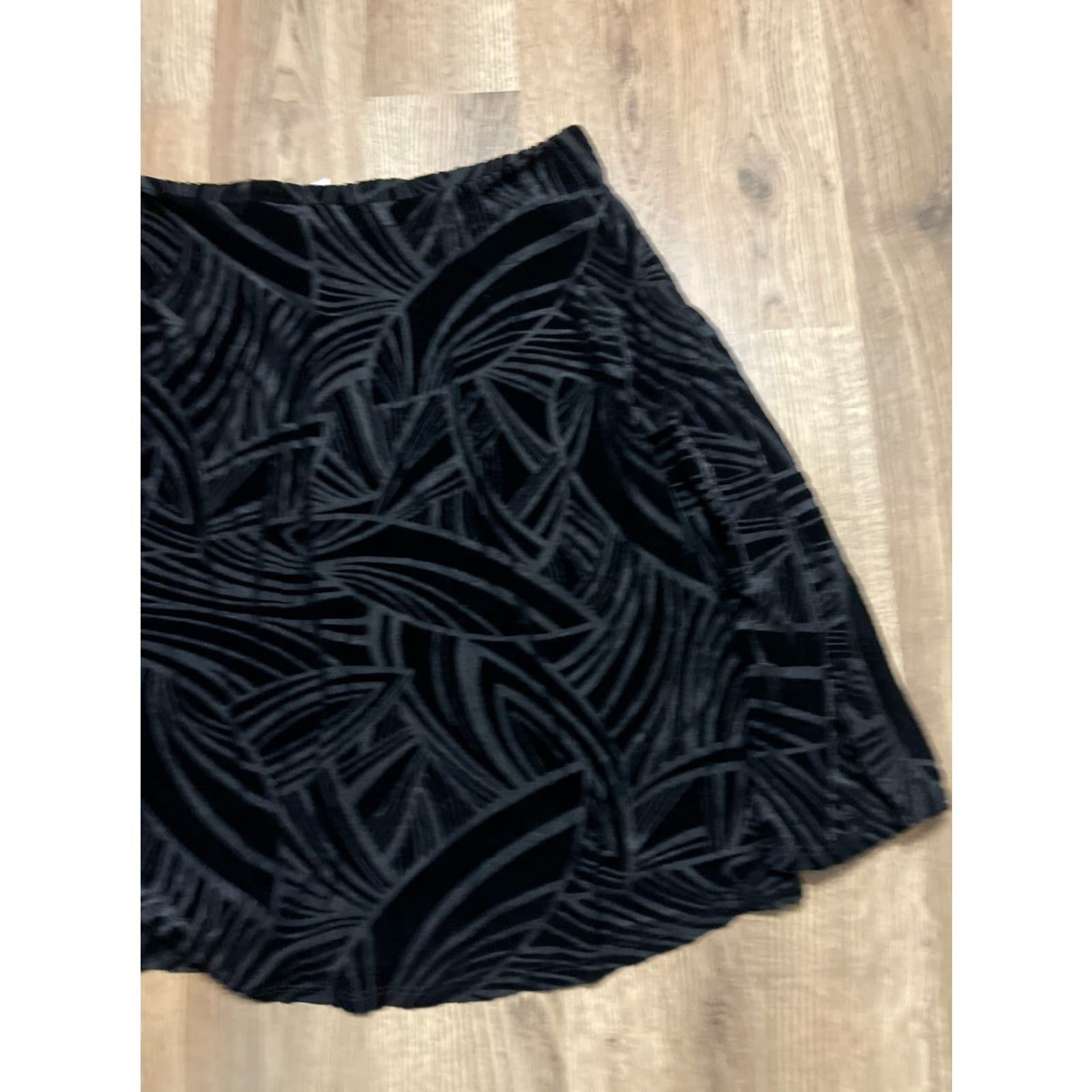 Velvet Moon Skirt Women's Medium Black Mini Velvet Zip on Side Pull On NWT VINTAGE? Size 32" / US 10 / IT 46 - 4 Thumbnail